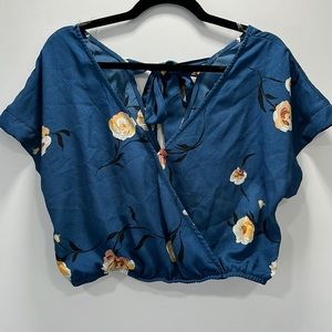 Crop Top w. Open Tie Back